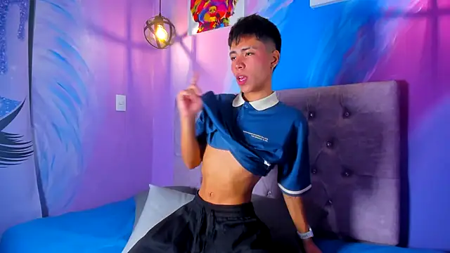 Snapshot of MaxiWildd chatting on 11/26/25, 01:01 MaxiWildd online show from 11/26/25, 01:01