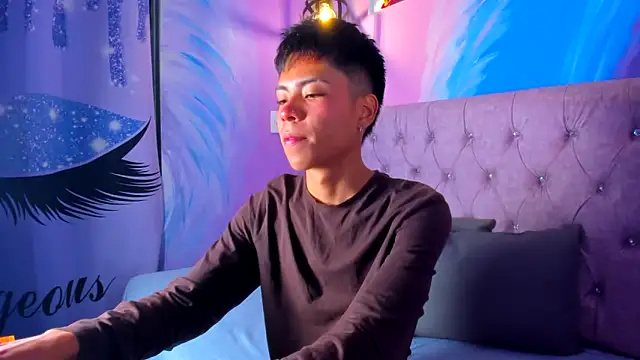 Snapshot of MaxiWildd chatting on 11/27/25, 12:51 MaxiWildd online show from 11/27/25, 12:51