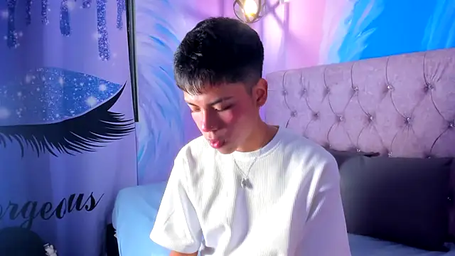 Snapshot of MaxiWildd chatting on 11/29/25, 12:52 MaxiWildd online show from 11/29/25, 12:52