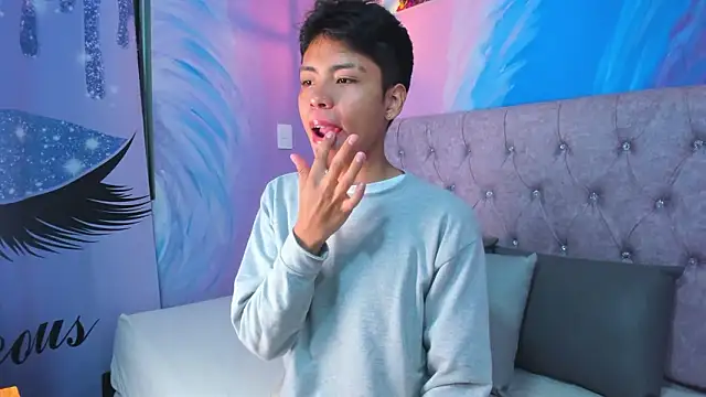 Snapshot of MaxiWildd chatting on 03/04/26, 12:55 MaxiWildd online show from 03/04/26, 12:55