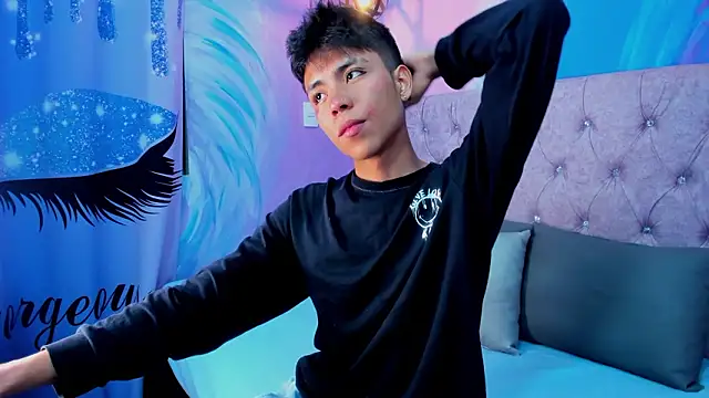 Snapshot of MaxiWildd chatting on 03/11/26, 01:06 MaxiWildd online show from 03/11/26, 01:06