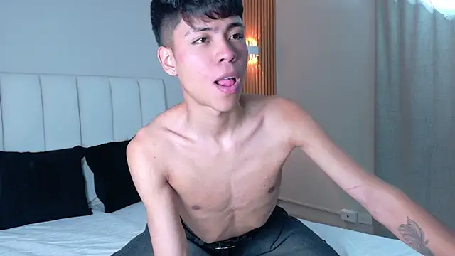 Snapshot of MaxiWildd chatting on 03/12/26, 01:17 MaxiWildd online show from 03/12/26, 01:17