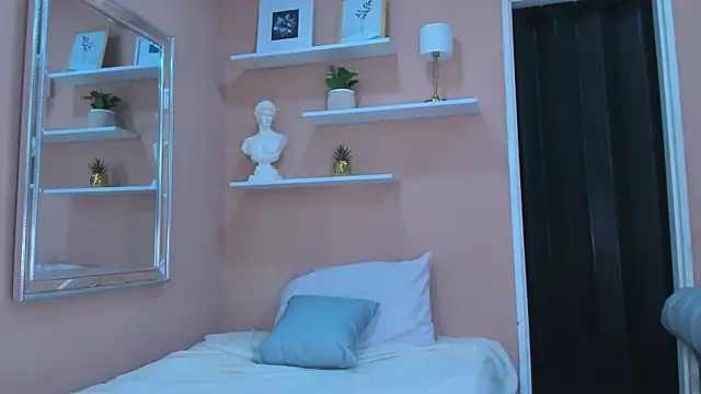 Snapshot of MaxiWildd chatting on 03/14/26, 01:05 MaxiWildd online show from 03/14/26, 01:05