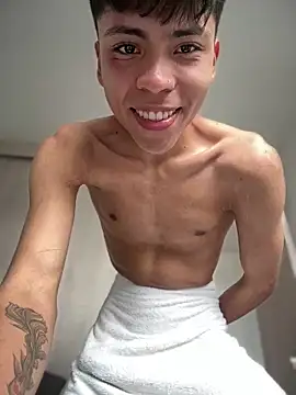 Snapshot of MaxiWildd chatting on 03/17/26, 08:12 MaxiWildd online show from 03/17/26, 08:12