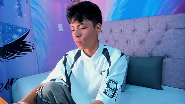 Snapshot of MaxiWildd chatting on 03/20/26, 02:11 MaxiWildd online show from 03/20/26, 02:11