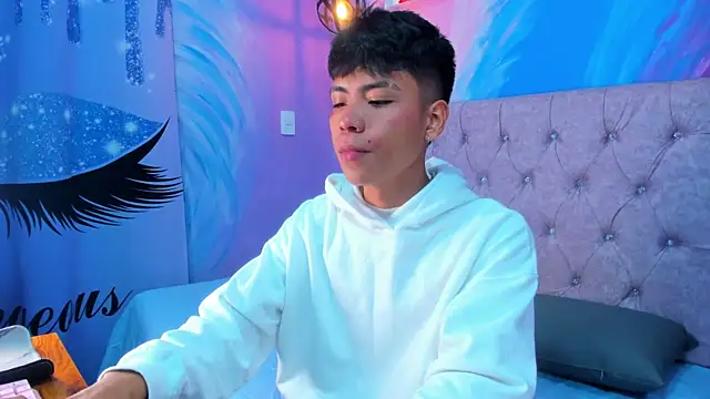 Snapshot of MaxiWildd chatting on 03/24/26, 12:54 MaxiWildd online show from 03/24/26, 12:54