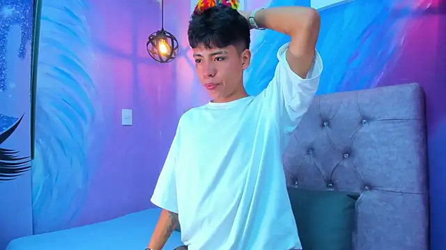 Snapshot of MaxiWildd chatting on 04/07/26, 01:11 MaxiWildd online show from 04/07/26, 01:11