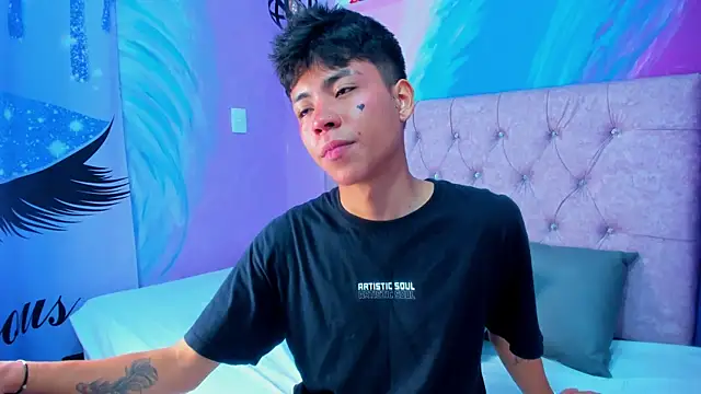 Snapshot of MaxiWildd chatting on 04/11/26, 01:15 MaxiWildd online show from 04/11/26, 01:15