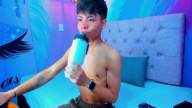 Snapshot of MaxiWildd chatting on 04/13/26, 01:16 MaxiWildd online show from 04/13/26, 01:16