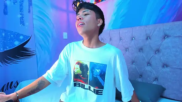 Snapshot of MaxiWildd chatting on 04/14/26, 01:28 MaxiWildd online show from 04/14/26, 01:28