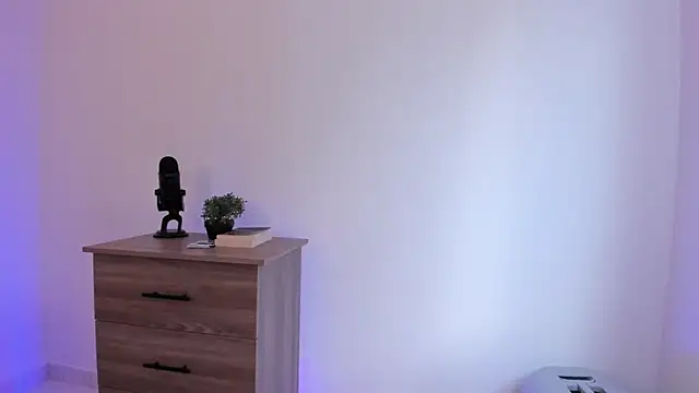 Kyleighc online show from 10/31/25, 10:11