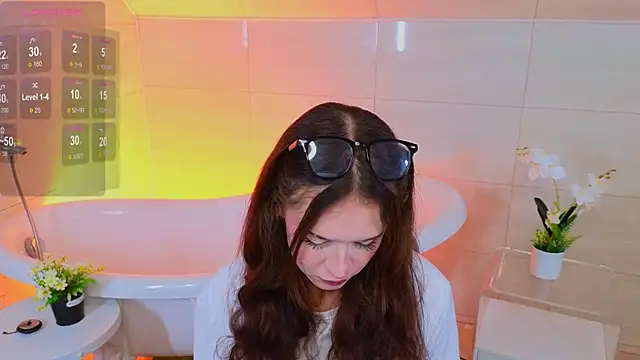 Snapshot of Adetta chatting on 09/16/25, 11:55 Adetta online show from 09/16/25, 11:55