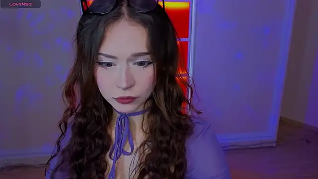 Snapshot of Adetta chatting on 11/05/25, 10:48 Adetta online show from 11/05/25, 10:48