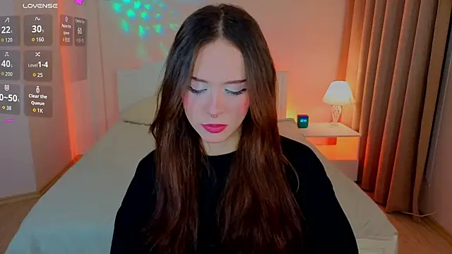 Snapshot of Adetta chatting on 11/13/25, 10:58 Adetta online show from 11/13/25, 10:58