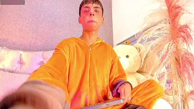 Snapshot of PrincePoppy chatting on 09/18/25, 08:33 PrincePoppy online show from 09/18/25, 08:33