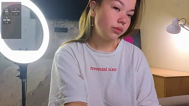 Snapshot of miss_bubbles_ chatting on 10/05/25, 12:20 miss bubbles online show from 10/05/25, 12:20