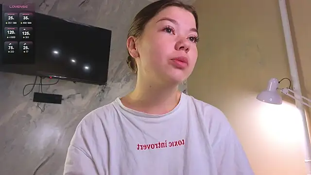 Snapshot of miss_bubbles_ chatting on 10/06/25, 12:30 miss bubbles online show from 10/06/25, 12:30