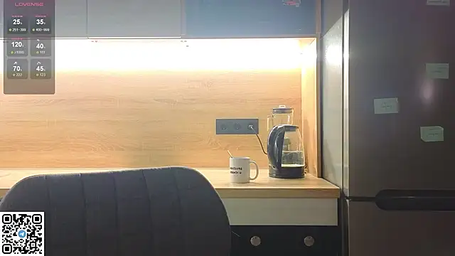 Snapshot of miss_bubbles_ chatting on 10/21/25, 12:22 miss bubbles online show from 10/21/25, 12:22