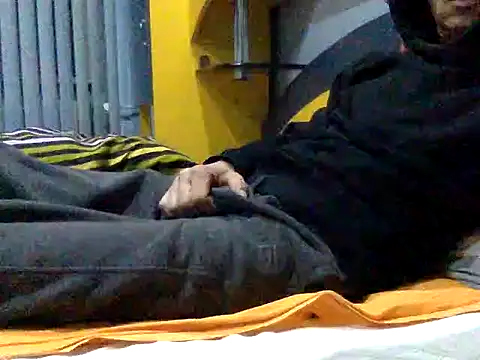 Snapshot of adiluci1 chatting on 12/14/25, 03:45 adiluci1 online show from 12/14/25, 03:45