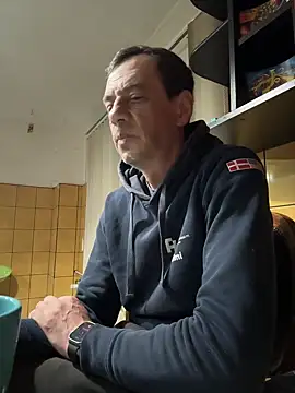 adiluci1 online show from 04/11/26, 02:49