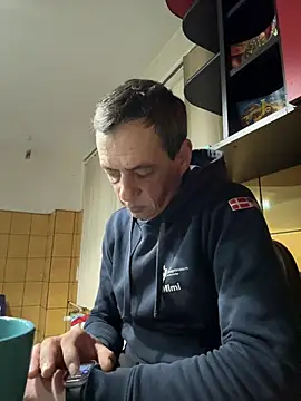 adiluci1 online show from 04/12/26, 02:05