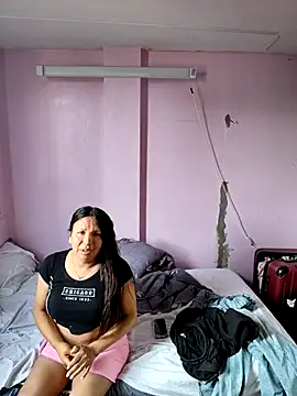 Snapshot of senciya chatting on 11/23/25, 09:25 senciya online show from 11/23/25, 09:25