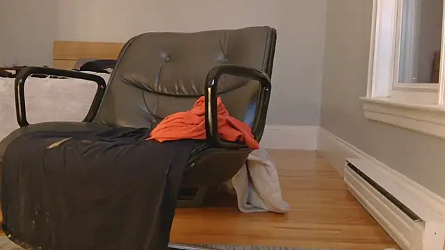 hungbottom603 online show from 12/15/25, 11:42