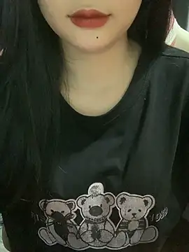 Linhtruong  online show from 11/13/25, 04:44