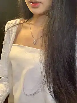 Nhinhi18 online show from 04/22/26, 03:24