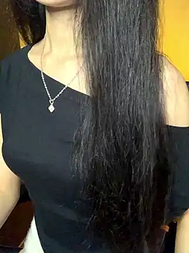Snapshot of Nhinhi18 chatting on 06/12/26, 03:33 Nhinhi18 online show from 06/12/26, 03:33