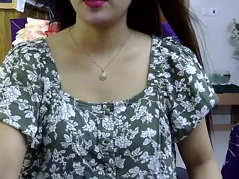 Snapshot of Obonti_2000 chatting on 10/27/25, 05:17 Obonti 2000 online show from 10/27/25, 05:17