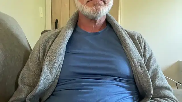 Snapshot of braselton06 chatting on 10/13/25, 04:29 braselton06 online show from 10/13/25, 04:29