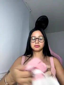 Snapshot of lucy_grey25 chatting on 11/14/25, 09:13 lucy grey25 online show from 11/14/25, 09:13