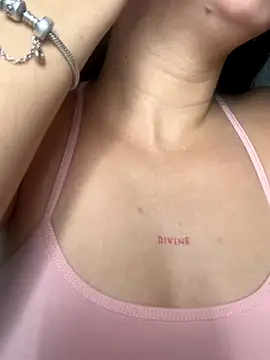 Snapshot of lucy_grey25 chatting on 12/02/25, 01:05 lucy grey25 online show from 12/02/25, 01:05