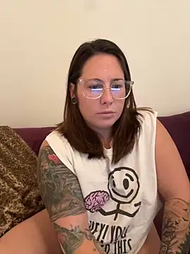 Snapshot of Thegr33ngypsy chatting on 10/20/25, 08:59 Thegr33ngypsy online show from 10/20/25, 08:59