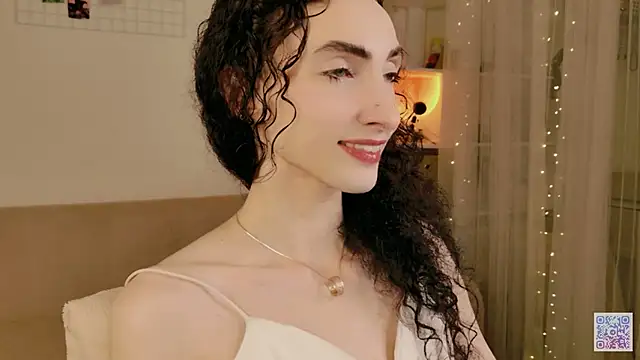 Snapshot of Queen_of_tease chatting on 02/14/26, 06:15 Queen of tease online show from 02/14/26, 06:15