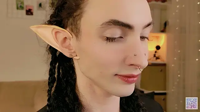 Snapshot of Queen_of_tease chatting on 02/16/26, 09:44 Queen of tease online show from 02/16/26, 09:44