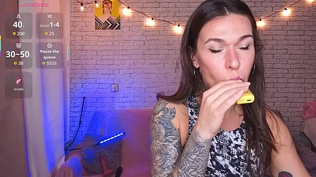 ReginaFoXXXy online show from 10/10/25, 10:58