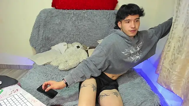 Snapshot of _viollette_ chatting on 10/21/25, 11:05 viollette online show from 10/21/25, 11:05