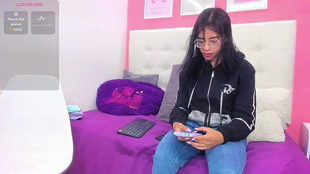 Rachel Donnelly online show from 09/19/25, 04:25