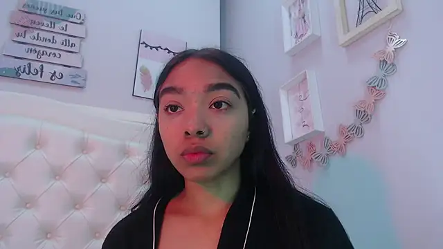 pocahontamoon online show from 09/24/25, 01:14