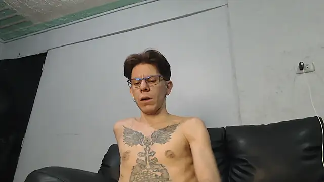 Snapshot of AlexandroRossi chatting on 11/01/25, 05:31 AlexandroRossi online show from 11/01/25, 05:31