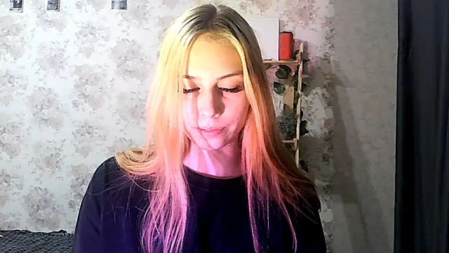 ClaireLaSweet online show from 10/20/25, 10:27