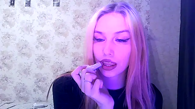 ClaireLaSweet online show from 10/25/25, 08:11