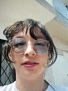 Snapshot of DavidAndClare chatting on 10/14/25, 06:09 DavidAndClare online show from 10/14/25, 06:09