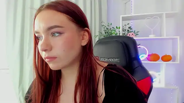 Snapshot of NoraHaynes chatting on 10/21/25, 03:07 NoraHaynes online show from 10/21/25, 03:07