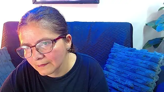 Snapshot of Linda_banks_ chatting on 06/06/26, 01:43 Linda banks online show from 06/06/26, 01:43
