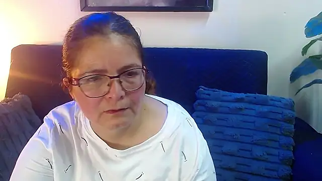 Snapshot of Linda_banks_ chatting on 06/21/26, 01:30 Linda banks online show from 06/21/26, 01:30