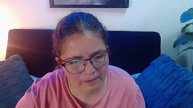 Snapshot of Linda_banks_ chatting on 06/25/26, 02:11 Linda banks online show from 06/25/26, 02:11