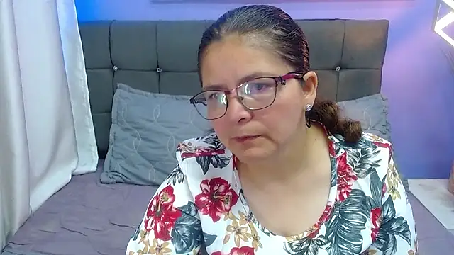 Snapshot of Linda_banks_ chatting on 07/12/26, 01:51 Linda banks online show from 07/12/26, 01:51